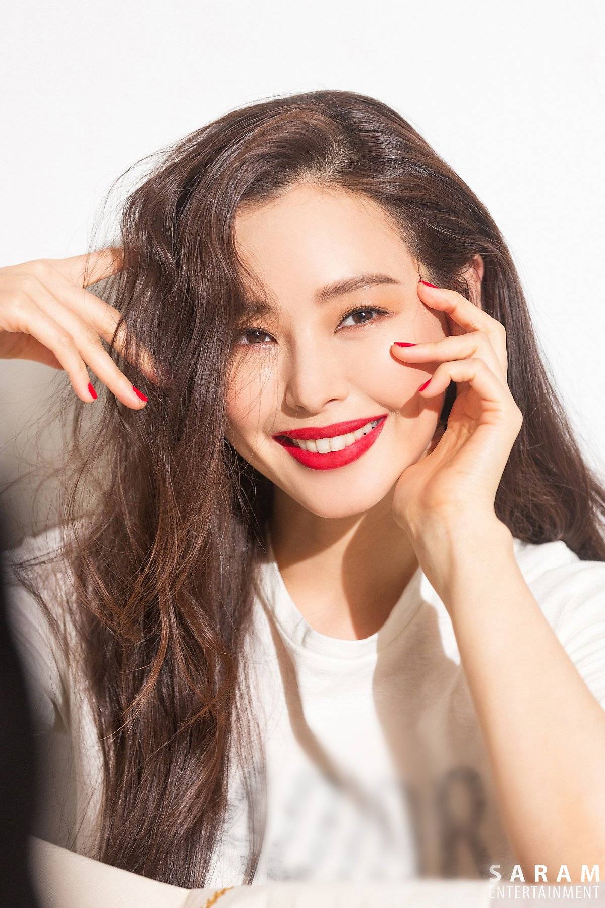 Lee Ha Nee Saram Entertainment Profile photos